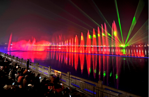 “大美江油•韻律涪江”水上音樂(le)噴泉燈光秀