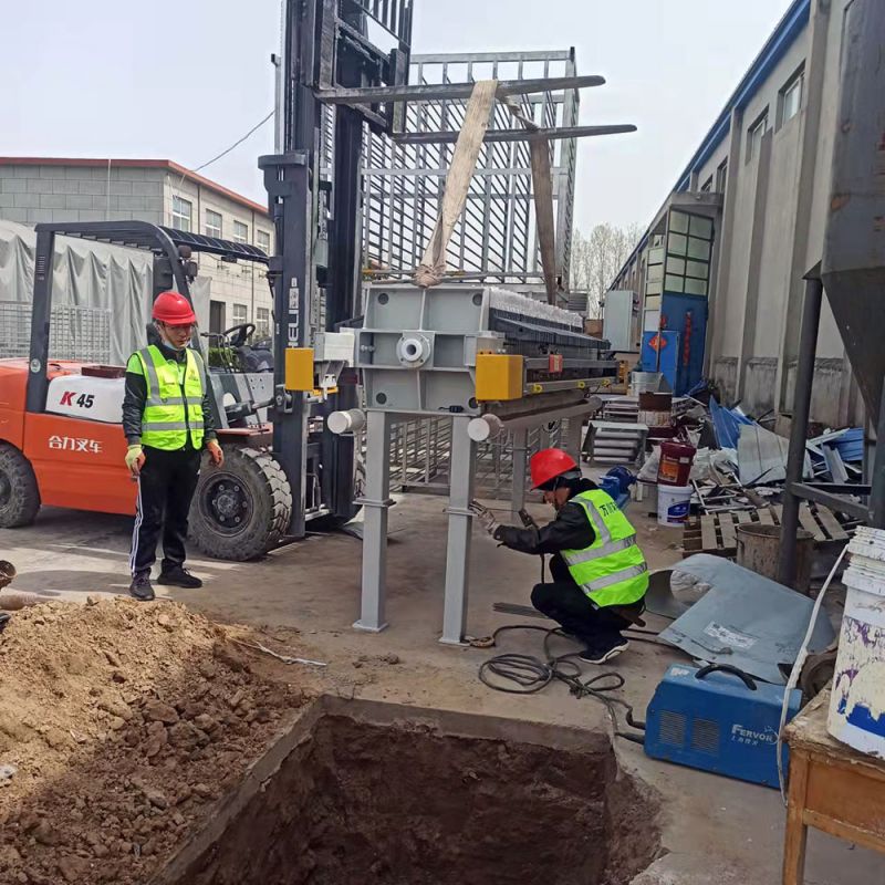 汚泥的(de)危害及常見處(chu)理方灋