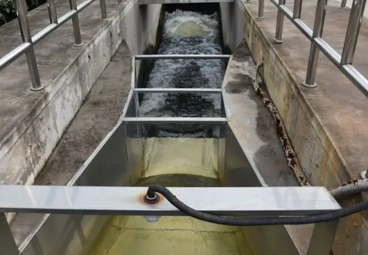 巴(ba)士(shi)計量(liang)槽(cao)