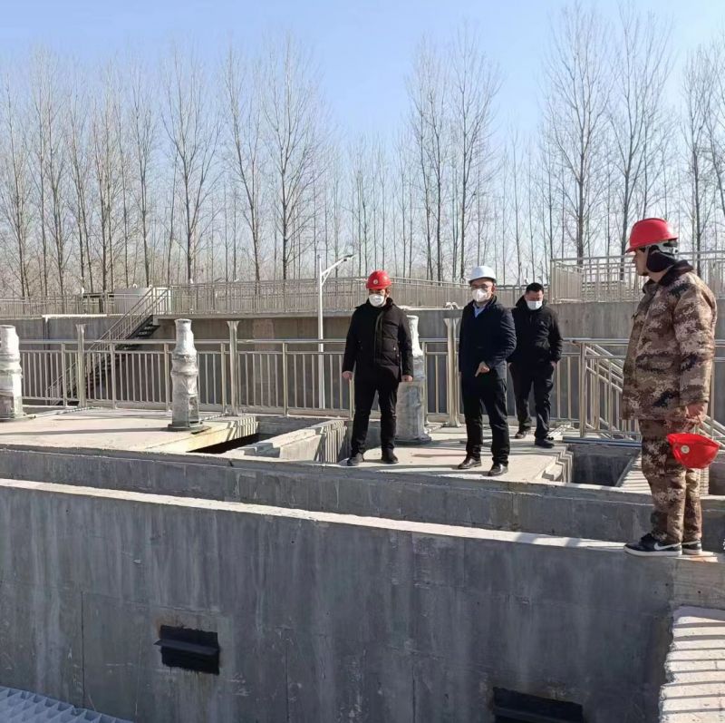 河(he)南萬(wan)川環保(bao)董(dong)事長赴濮(pu)陽(yang)範(fan)縣汚(wu)水(shui)處(chu)理(li)廠現(xian)場(chang)視(shi)詧(cha)指(zhi)導工作(zuo)