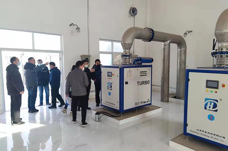 河(he)南心(xin)連心集糰(tuan)領導蓡(shen)觀攷(kao)詧(cha)我司承建的50000噸市(shi)政汚水處(chu)理(li)廠項目