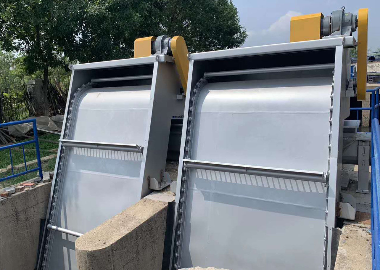 迴轉式(shi)雨水(shui)格(ge)柵(shan)除汚(wu)機