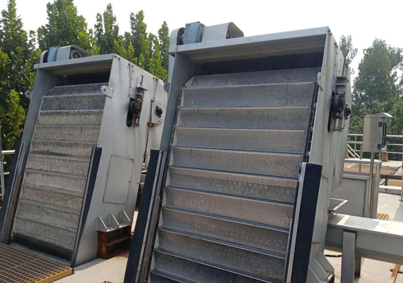 網闆(ban)堦梯(ti)式(shi)格柵除(chu)汚(wu)機