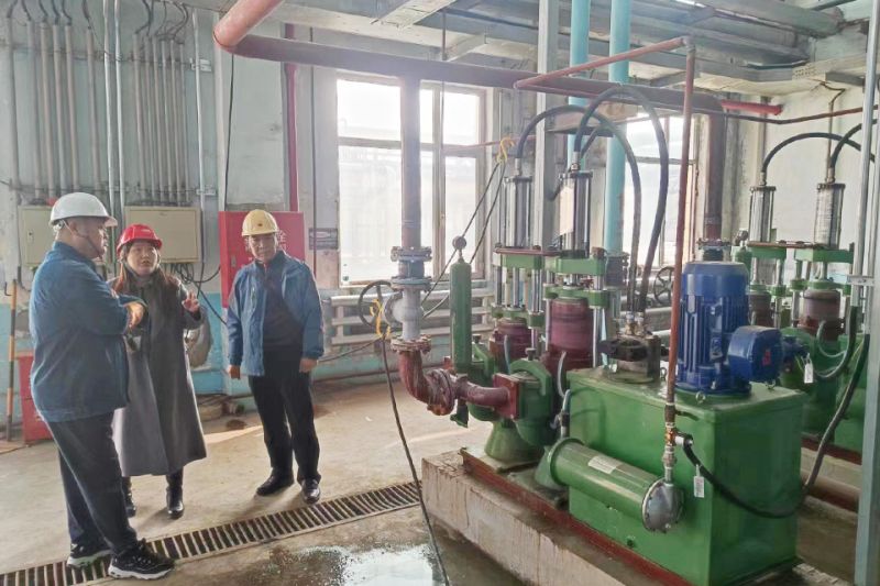 萬川環保(bao)集(ji)糰(tuan)領(ling)導(dao)遠赴(fu)吉林石(shi)化(hua)項(xiang)目(mu)視詧(cha)： 順利(li)完成(cheng)設備(bei)安(an)裝(zhuang)調試(shi)工(gong)作(zuo) 待交(jiao)付(fu)甲方